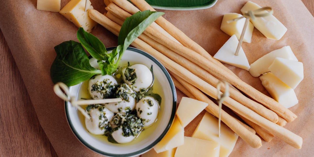 Cheddar Vs. Mozzarella Cheese: Nutrition and Health Benefits