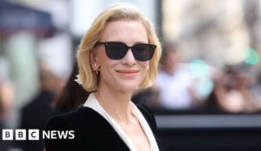 Cate Blanchett latest star to ask theatre audience to stop filming