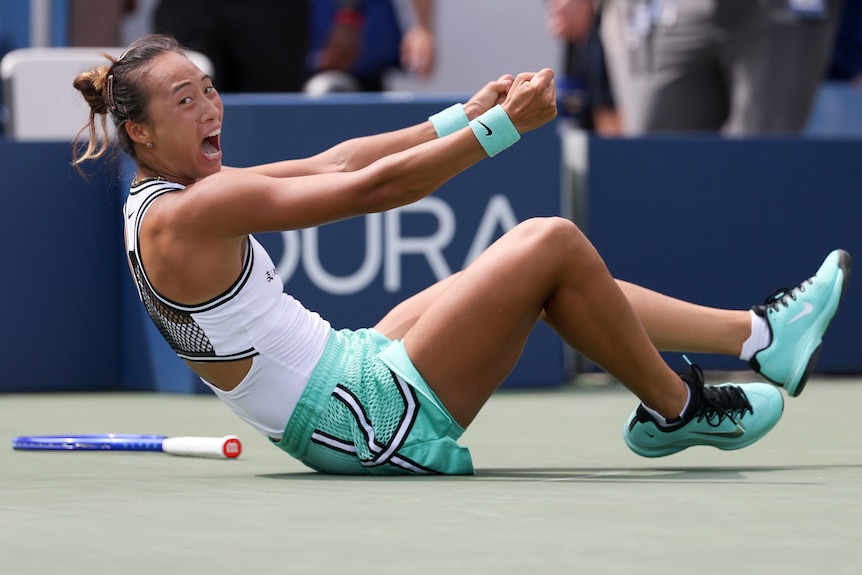 Zheng Qinwen celebrates winning at US Open.
