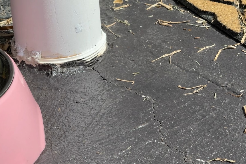 image of crack on outdoor concrete
