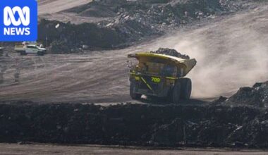 Planning commission approves bid to extend life of Hunter Valley Operations coal mine