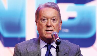 Frank Warren thinks British boxing star should now retire: “He got destroyed”