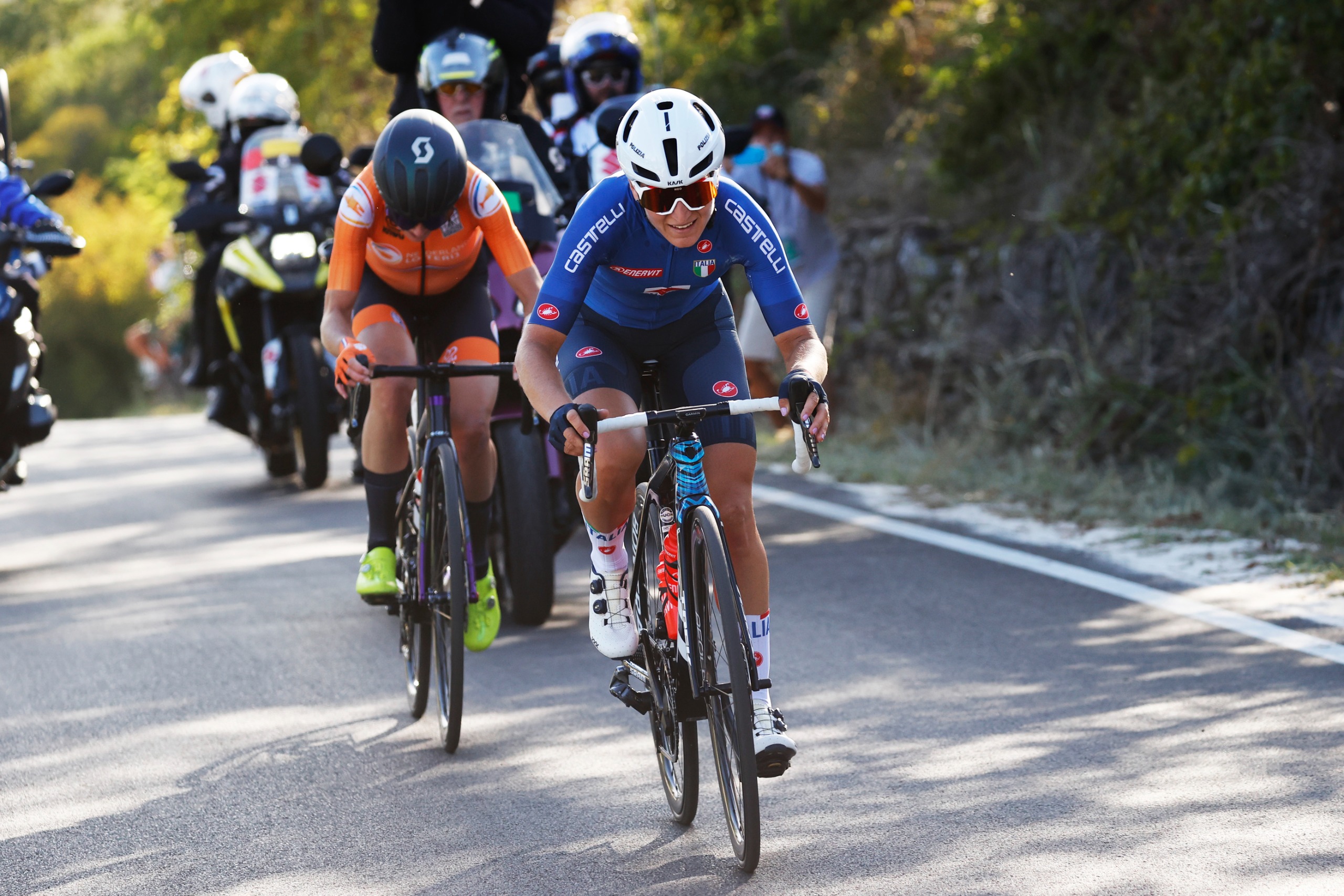 Elisa Longo Borghini attacking with Van Vleuten behind during the 2020 Worlds in Imola
