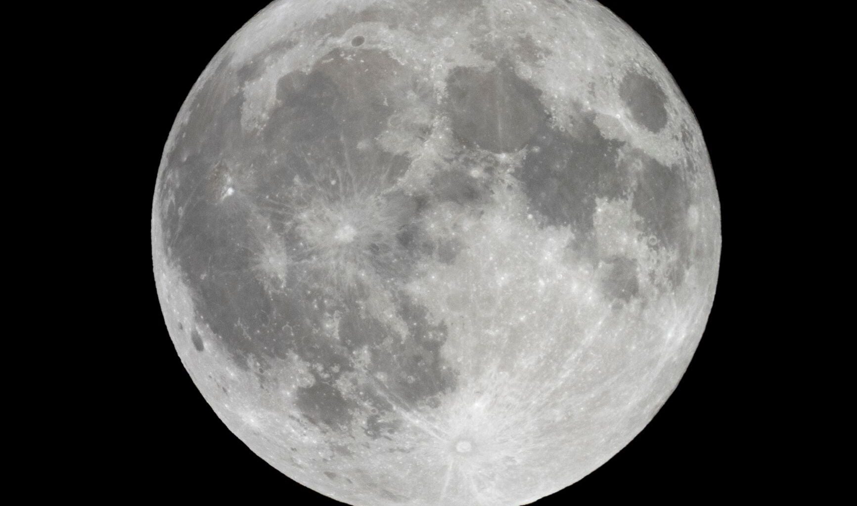 The Moon’s planned first spaceport will have no runways, taxiways or gate announcements—NASA’s Gateway will follow an invisible orbit sculpted by the gravity of Earth and the Moon, and engineers have now published the first detailed strategies for keeping visiting spacecraft safely separated while they wait to dock.