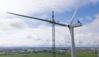 Enough wind and solar in pipeline, but not enough actually being built to meet 2030 target, scorecard finds