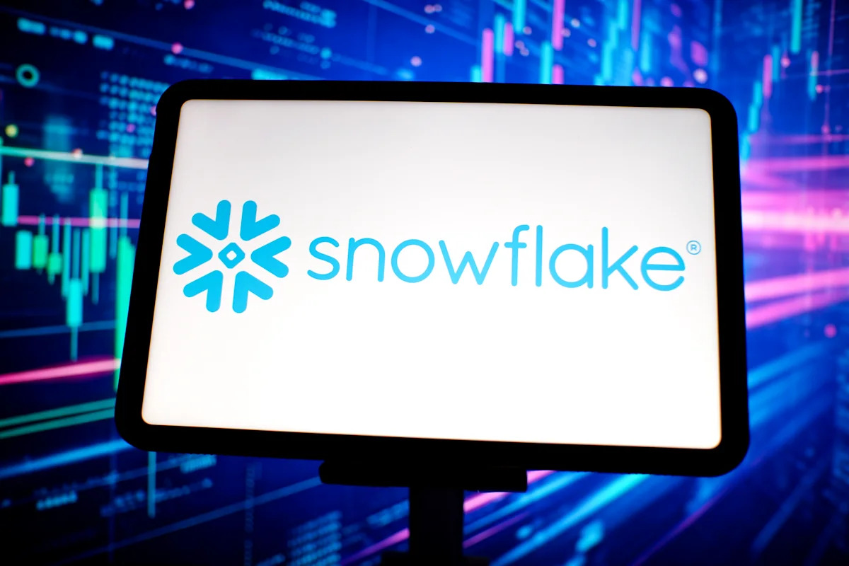 Snowflake stock skyrockets on AI-driven Q2 revenue jump