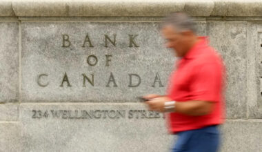 Bank of Canada holds key rate as it prioritizes 'multiple risks in play'