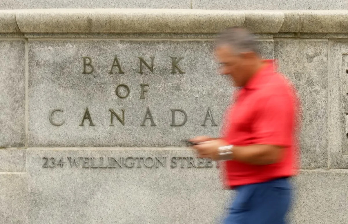 Bank of Canada holds key rate as it prioritizes 'multiple risks in play'