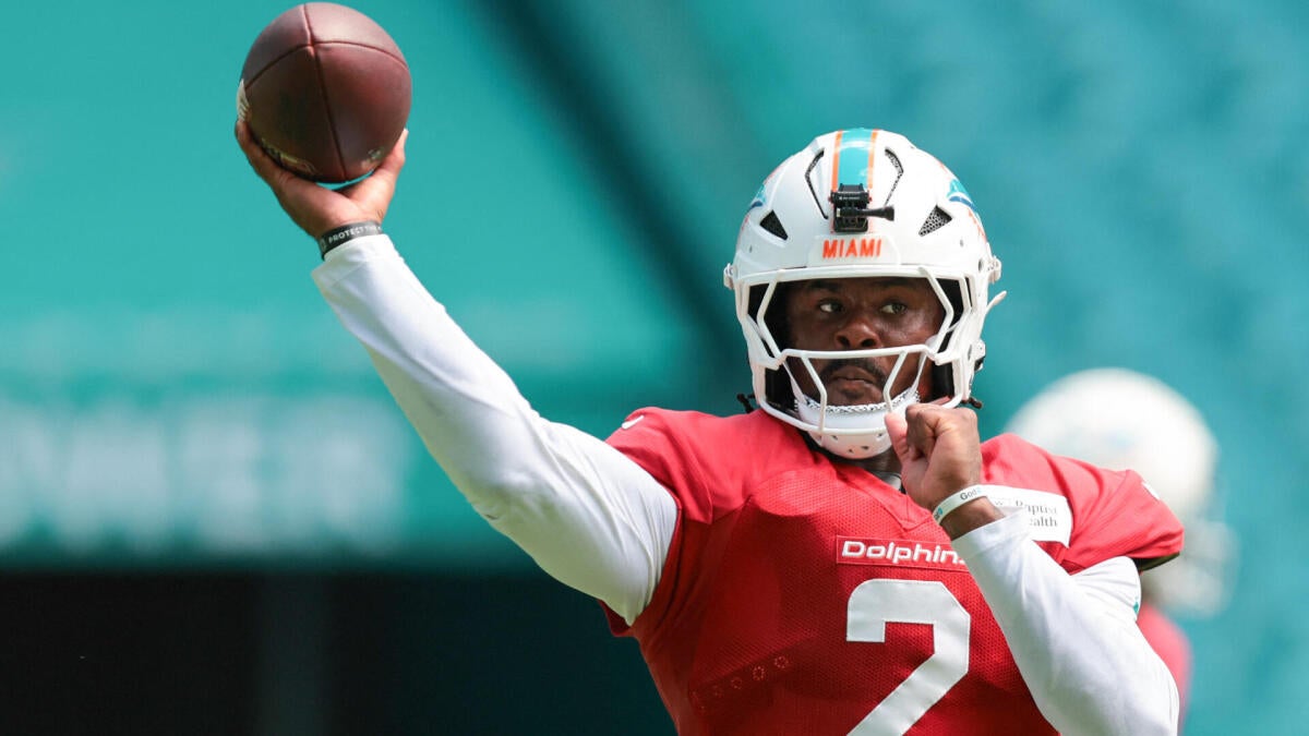 SportsLine experts reveal 2026 Fantasy Football breakout rankings, draft advice