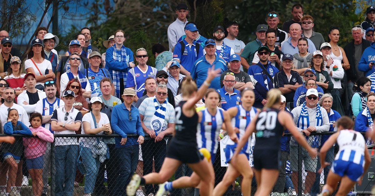 Big crowds, bigger scores: Record-breaking start for AFLW on and off field