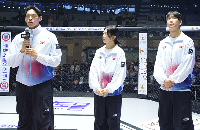 The 2026 Asian Games MMA will be held from Sept. 20-22 at the Inae Sports Center in Nagoya, Aichi Prefecture, Japan. From left, Yoon Tae-young, Lee Bo-mi, and Choi Eun-seok attended the national team's opening ceremony at Jangchung Gymnasium in Jung-gu, Seoul, on Aug. 29. Photo = Korea MMA General Association