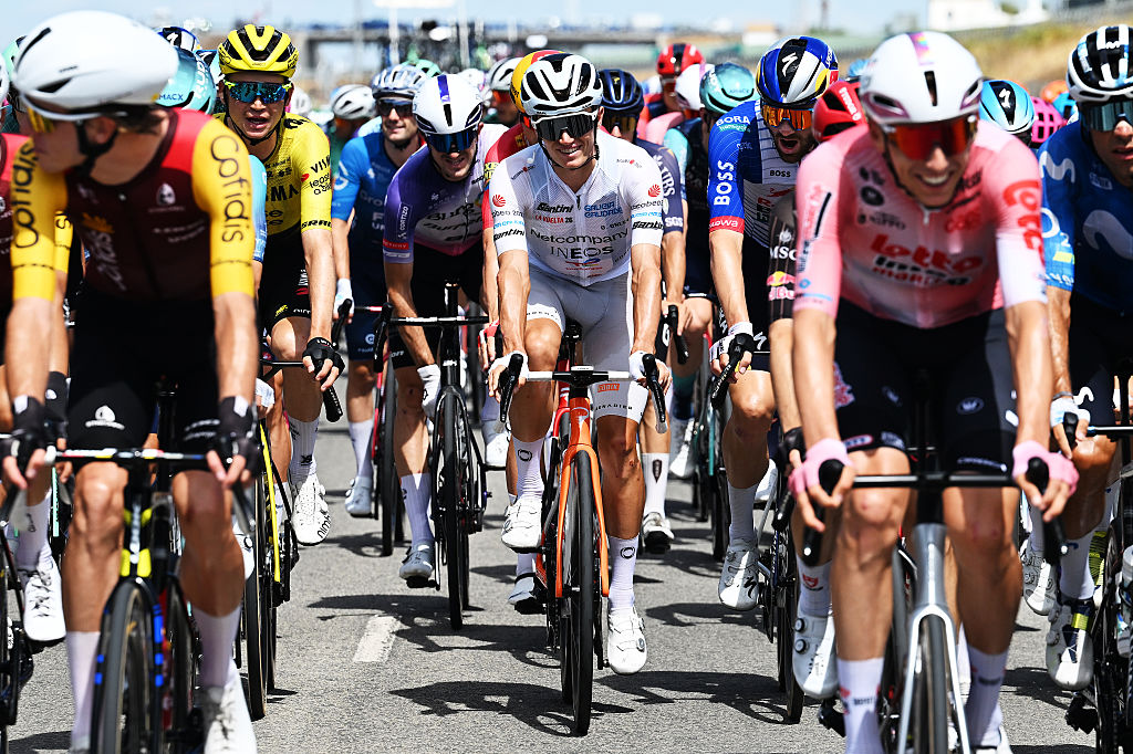 SEVILLA, SPAIN - SEPTEMBER 09: Oscar Onley of Great Britain and Netcompany INEOS Cycling Team - White Best Young Rider Jersey competes during the La Vuelta - 81st Tour of Spain 202, Stage 17 a 185km stage from Dos Hermanas to Sevilla / #UCIWT / stage from on September 09, 2026 in Sevilla, Spain. (Photo by Tim de Waele/Getty Images)
