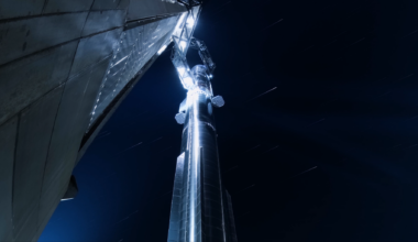 SpaceX stacks massive Starship rocket ahead of 1st orbital launch attempt (video)