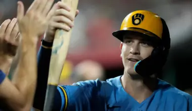 Pratt drives in 4 runs in the Brewers' 10-7 win over the Reds