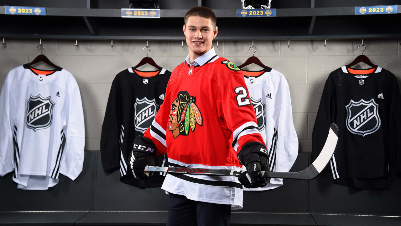 Kantserov settling into new surroundings, bonding with Blackhawks teammates