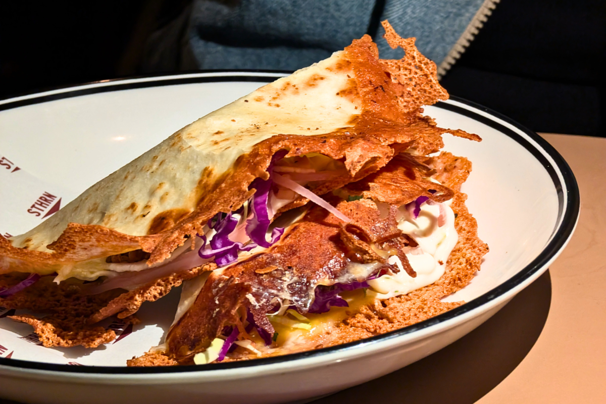 A plate of toasted pulled pork tacos.