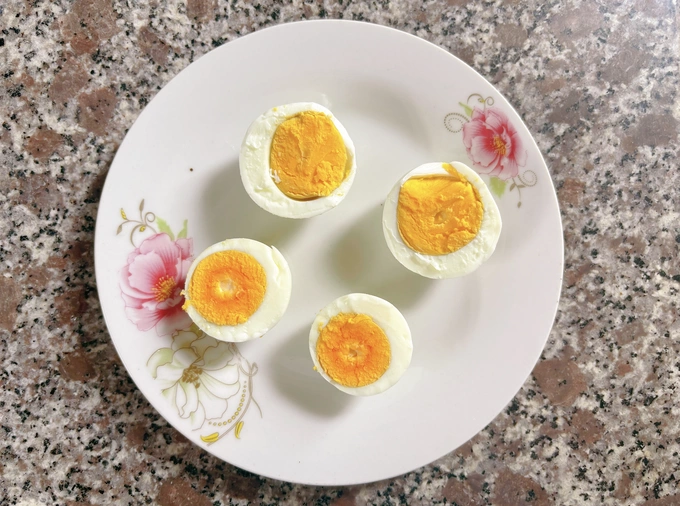 Ăn cả lòng đỏ, lòng trắng trứng có thể giúp tăng lượng protein. Ảnh minh họa: Bảo Bảo