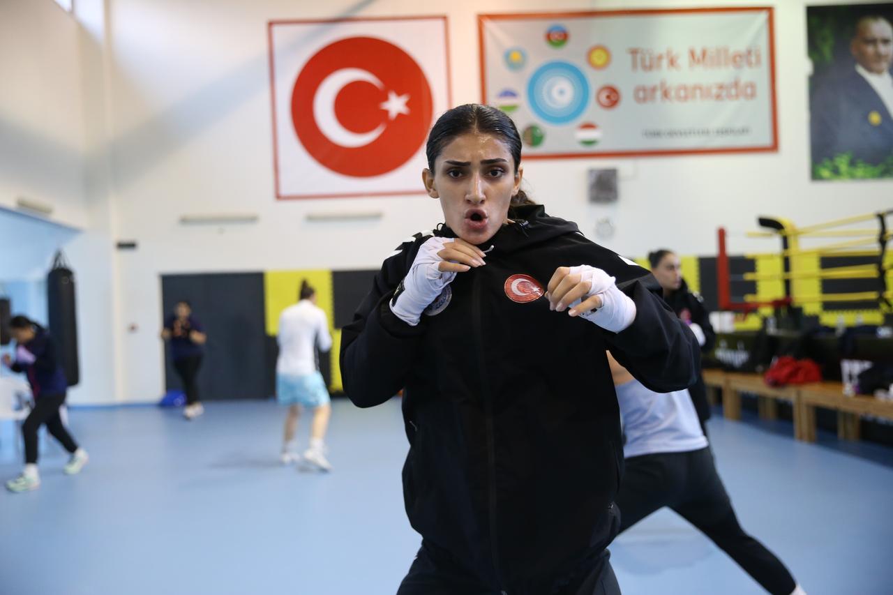 National boxer Pinar Benek trains at the Kastamonu Kadidagi Boxing Camp Training Center in preparation for the Under-23 European Championship. (AA Photo)