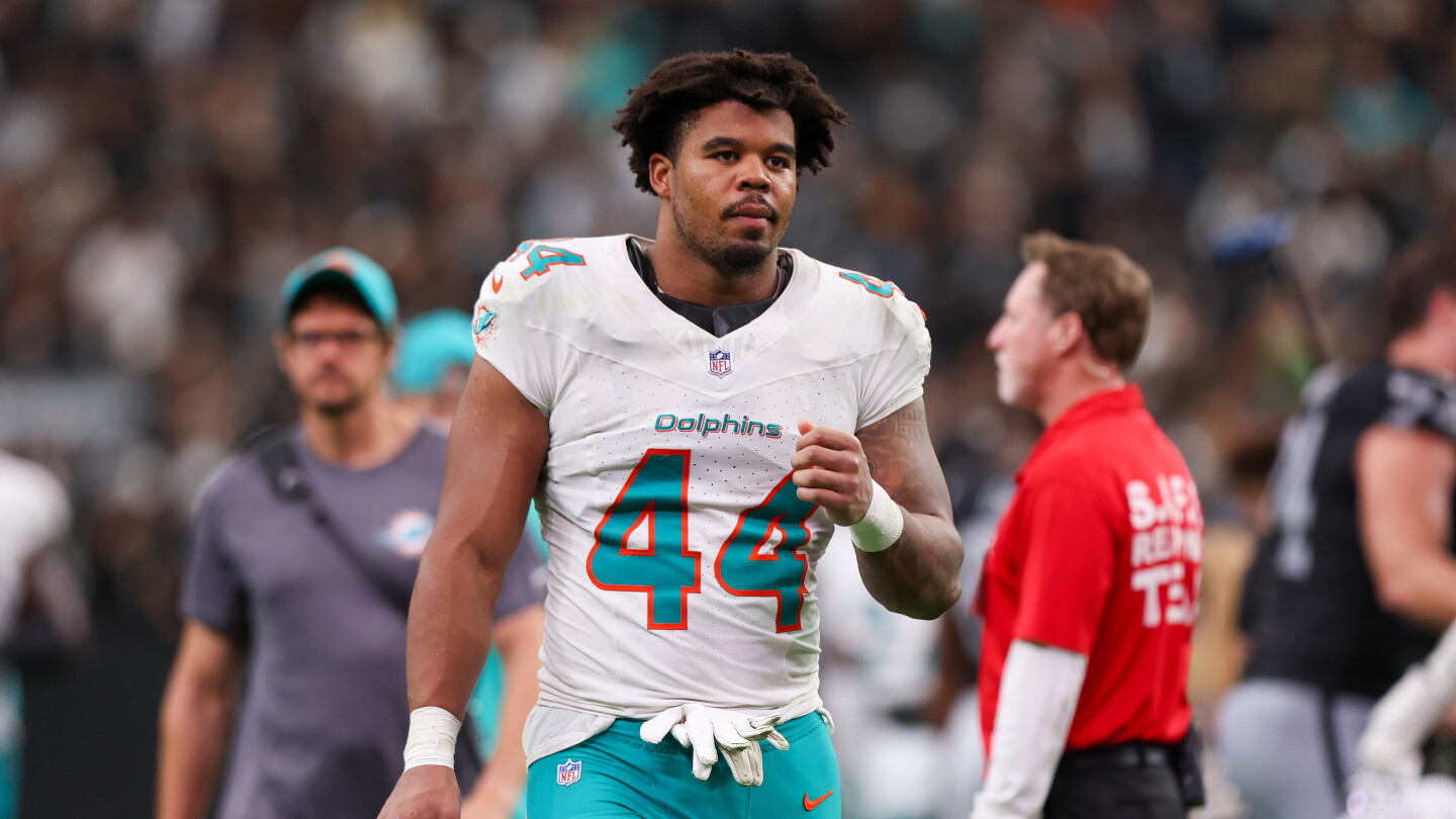 Dolphins DE Chop Robinson in concussion protocol, out for Sunday