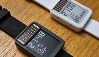 E-Ink watch runs on solar power