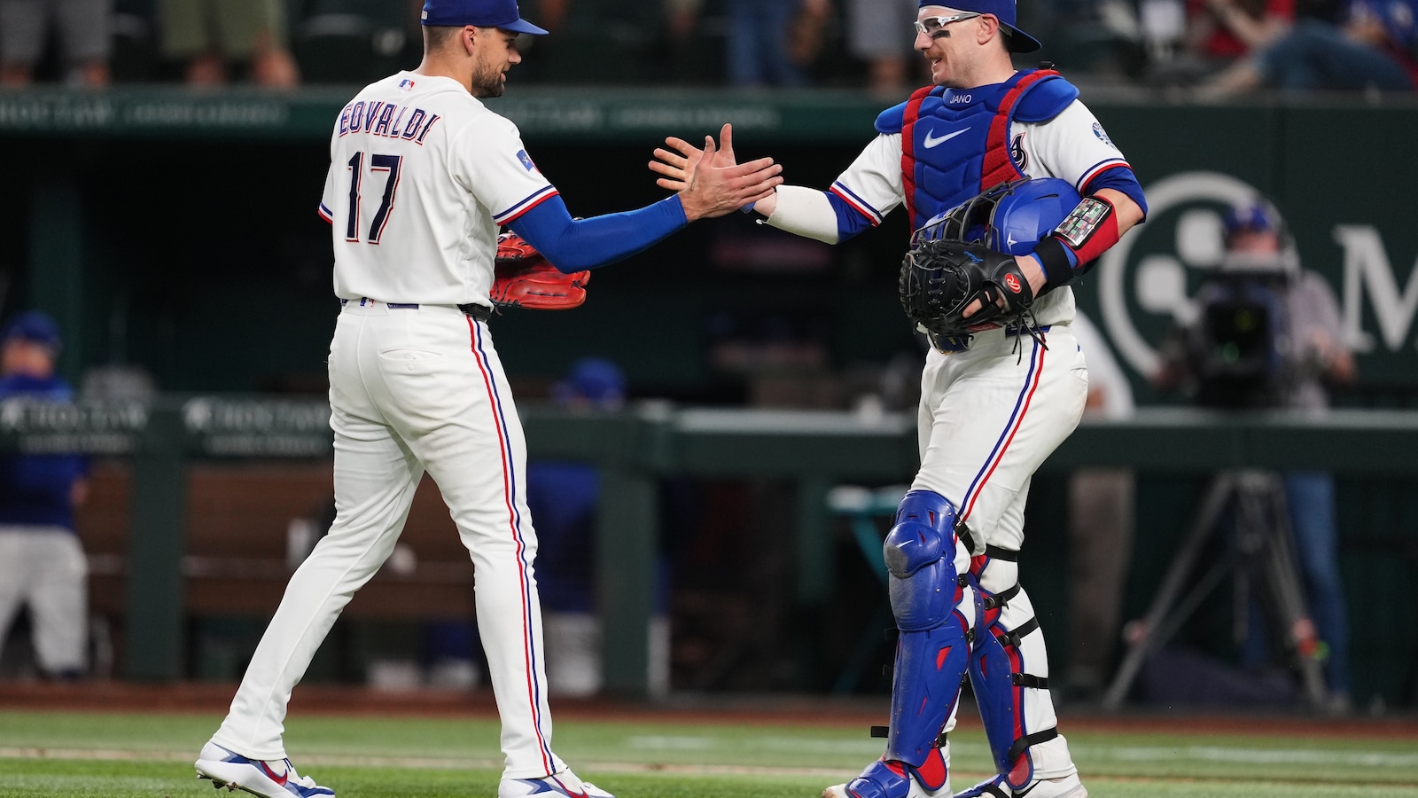 Rangers reach .500 again and tie for AL West lead with 7-3 victory over Red Sox