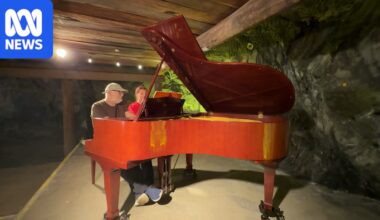 Piano taken down gold mine for unique underground concert in Bendigo