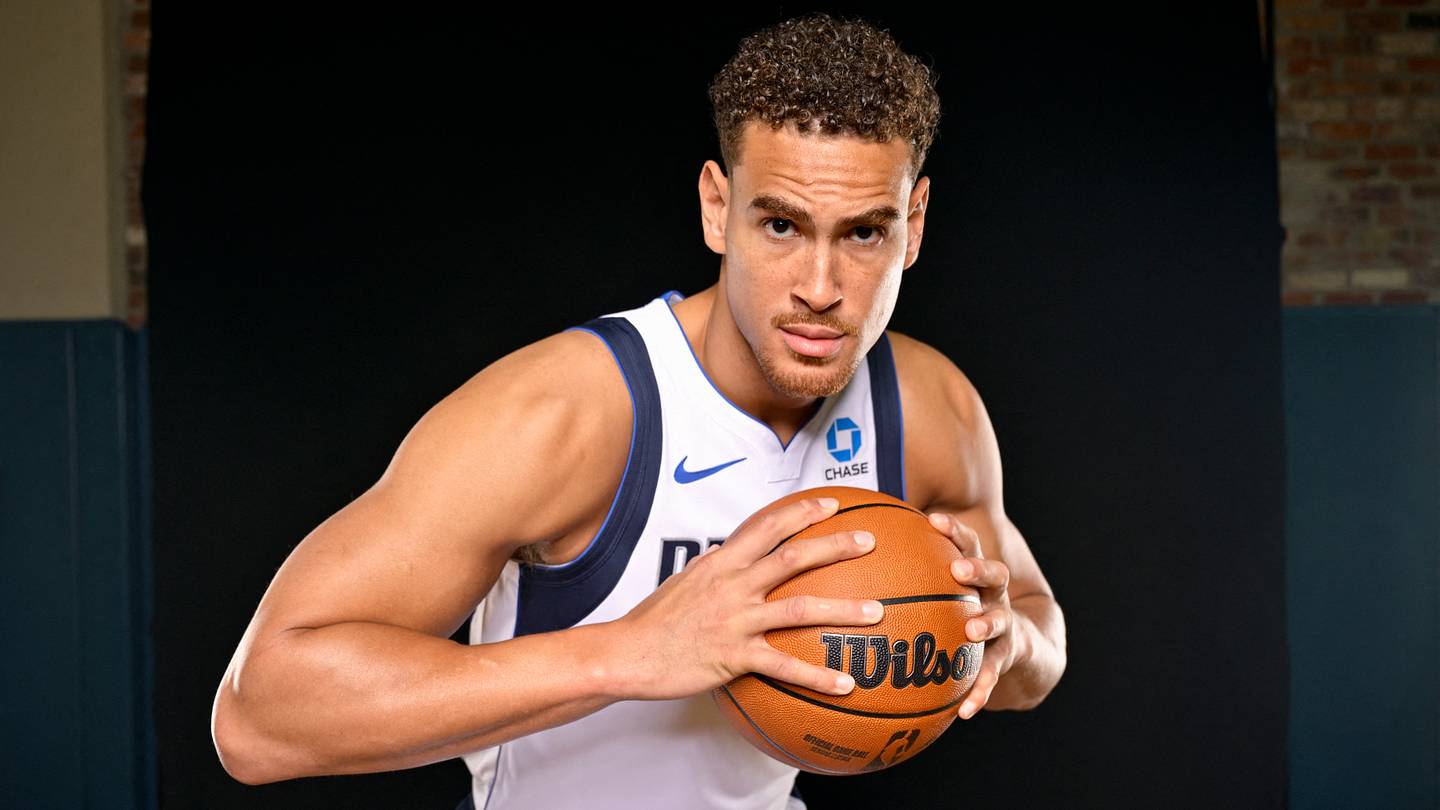 Mavericks Finally Make Correct Decision on Veteran Dwight Powell