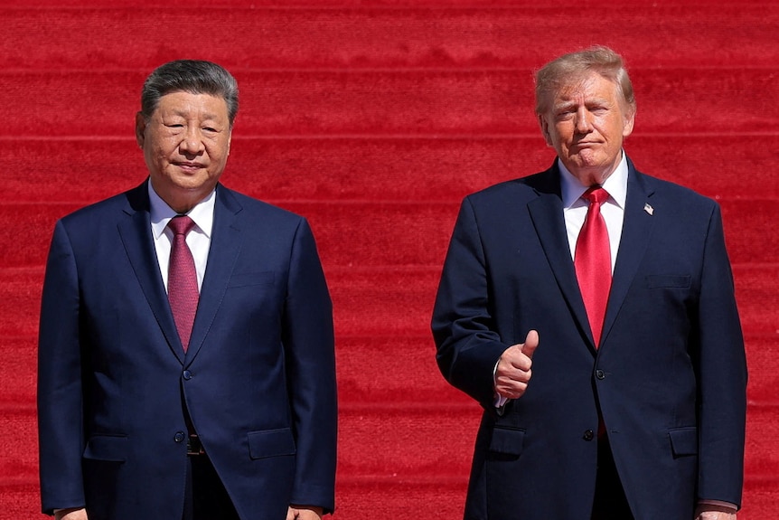 Xi and Trump pose on a red carpet