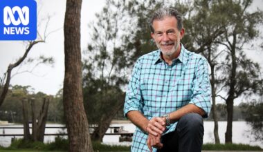 Veteran news anchor Richard Morecroft dies, aged 70, after cancer diagnosis