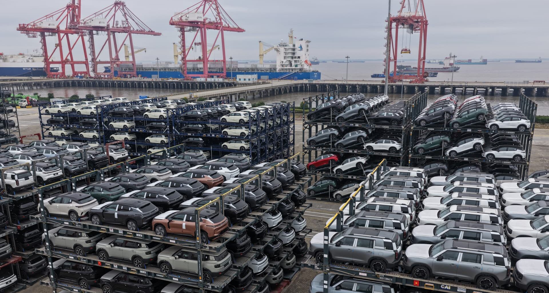 China's exports and imports surge past expectations in September