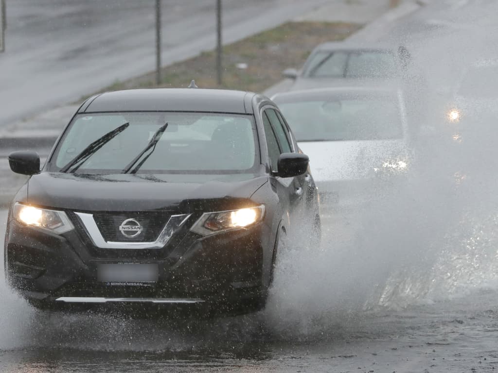 ‘Move to higher ground’: Flood alert for Geelong - geelongadvertiser.com.au