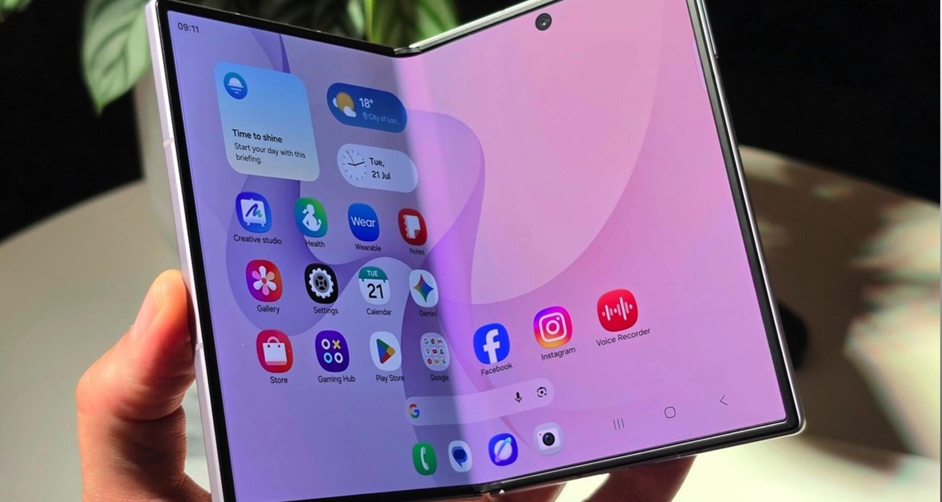 Skip The iPhone Duo And Save Up To $200 On Samsung Galaxy Foldables
