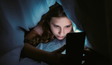 Child Psychiatrist: Screen Time Isn't Main Threat to Kids