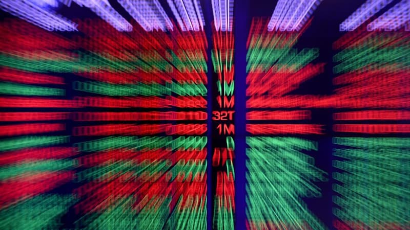 Australian shares dive as bond market fears take hold