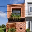 © Paul Phan Climate, Density, and Spatial Layers: 18 Houses Shaping Contemporary Vietnamese Architecture - Image 4 of 19