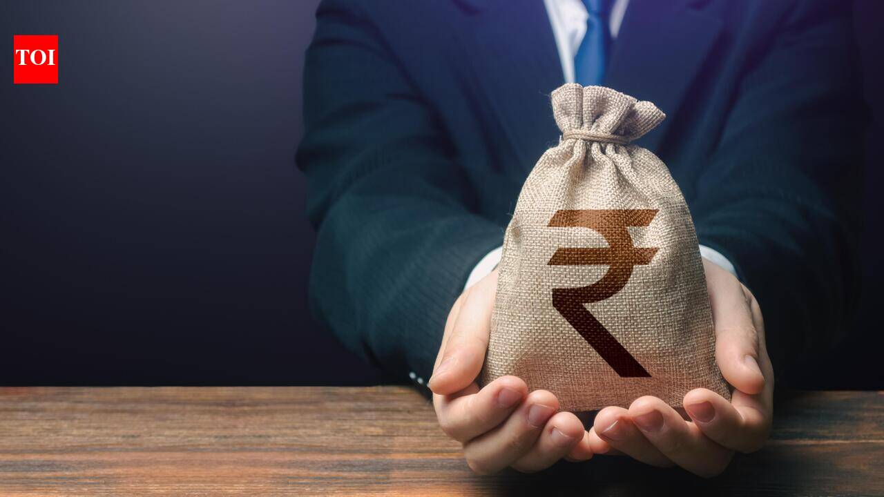 Pilot Project: Over 2.5K Thane ZP Pensioners Receive Pension on First Day, Other Districts to Follow Suit | Mumbai News