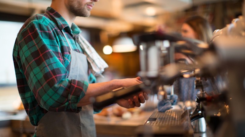 Western Australia cafes and pubs: What interest rate hikes and cost of living pressures mean for local hospitality sector