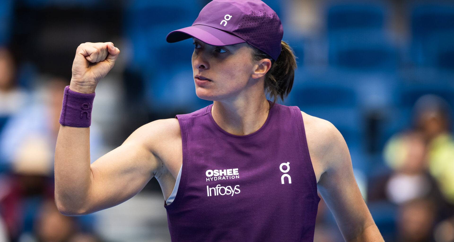 Swiatek rallies from 6-4, 5-2 down to beat Vekic and reach Beijing last 16