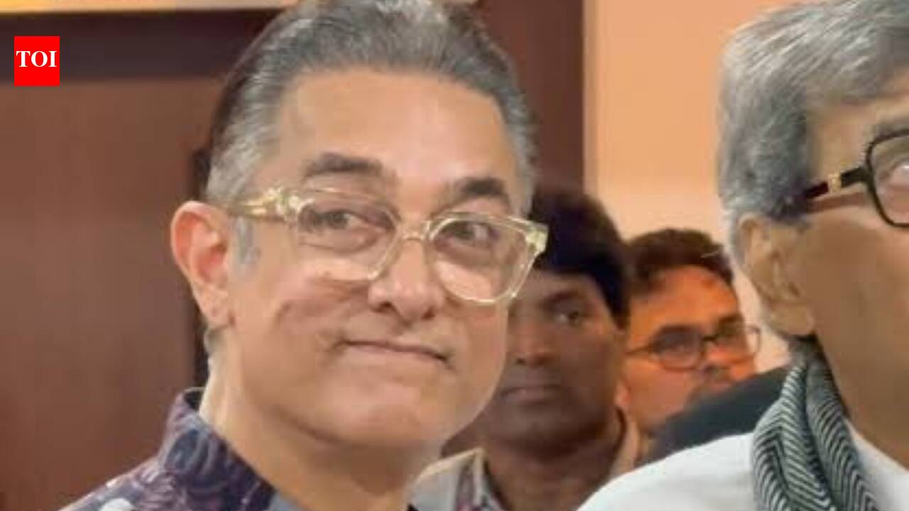 Aamir Khan stops dyeing his hair; says the process had become boring; Subhash Ghai explains, 'he's studying character' | Hindi Movie News