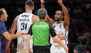 Six of the best: Bryce Cotton lashes out at Kendric Davis as their feud bubbles once more. Photo: Robbie Stephenson/AAP PHOTOS