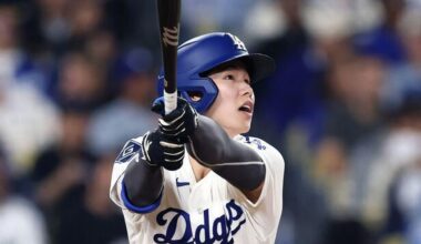 Kim Hye-seong of the Los Angeles Dodgers looks at the ball after hitting a lead-off home run in the bottom of the second inning during a home game against the New York Mets at Dodger Stadium, Los Angeles, April 15 (local time). AFP-Yonhap