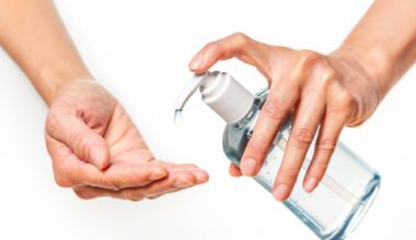 Study: Effects of a hand sanitizer formulation on upper respiratory symptoms and work restrictions: a double-blind household cluster-randomized controlled trial. Image Credit: chictype Montreal / Shutterstock