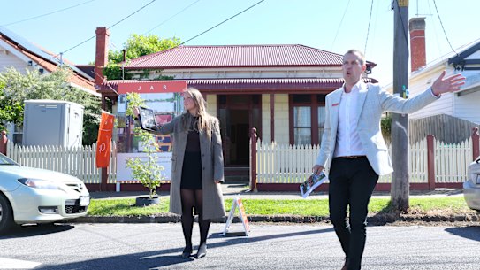 Auctioneer Tate Moore looks to the crowd as bids rocket up in $60,000 and $70,000 increments within minutes of the auction commencing.