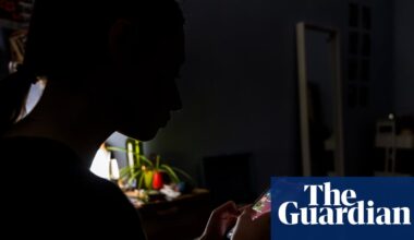 US teens can access ‘nudify’ apps despite Apple and Google’s parental controls, report finds | AI (artificial intelligence)