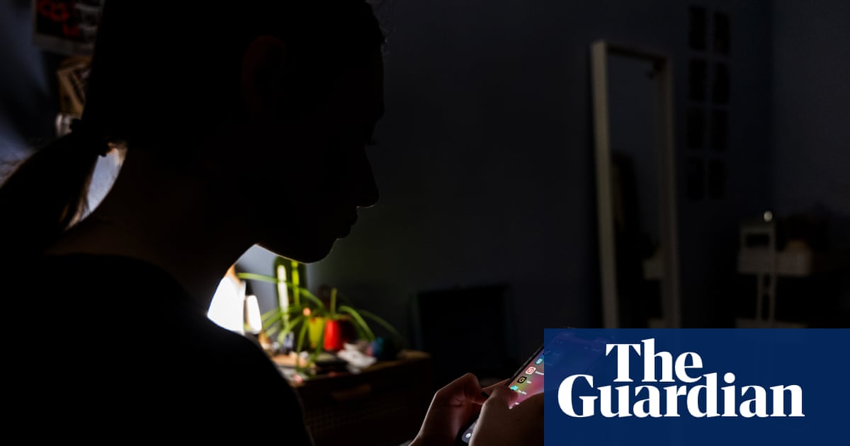 US teens can access ‘nudify’ apps despite Apple and Google’s parental controls, report finds | AI (artificial intelligence)