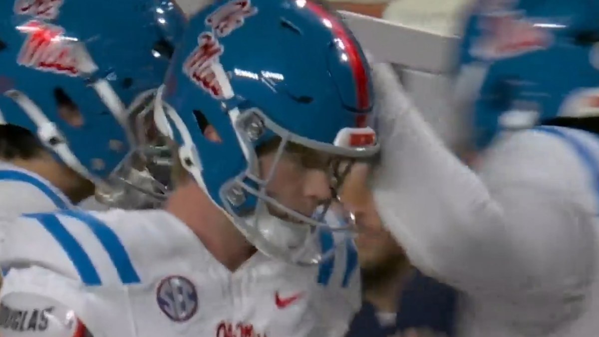 College football news 2026: Oscar Bird fake punt video; Texas vs Ole Miss highlights; Arch Manning gets win
