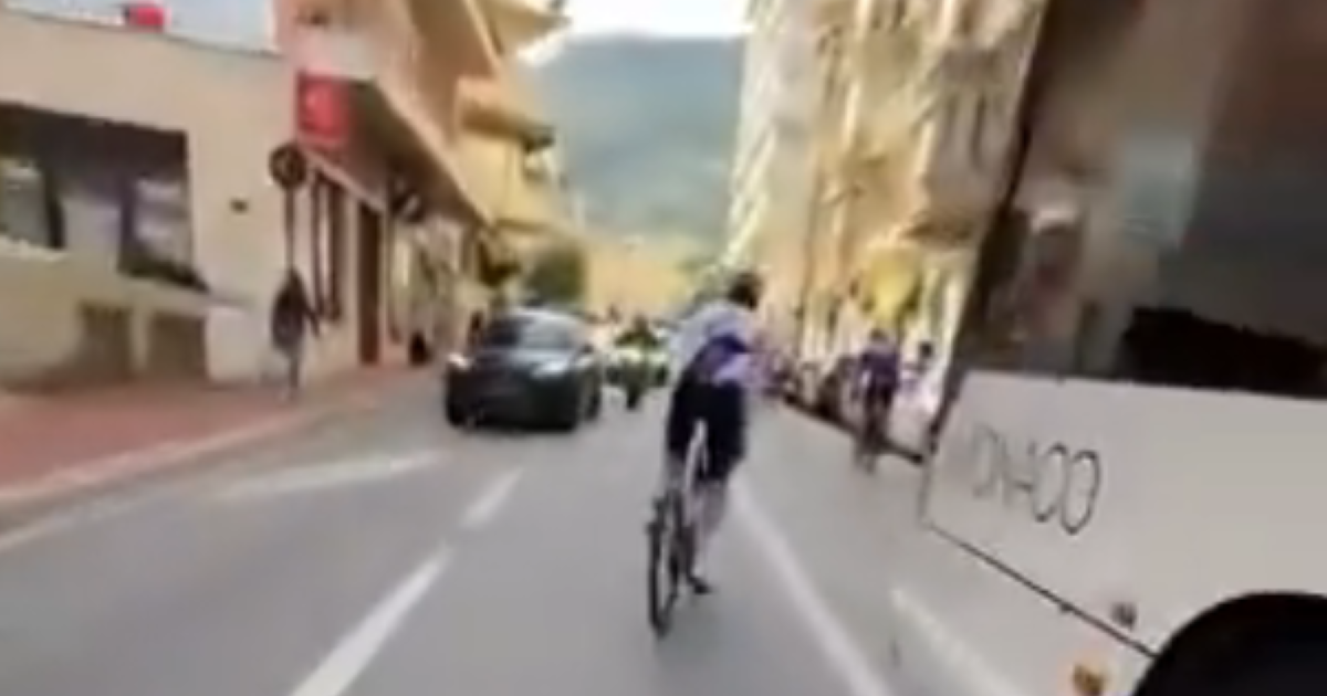 🎥 Pogacar weaves through Monaco during training
