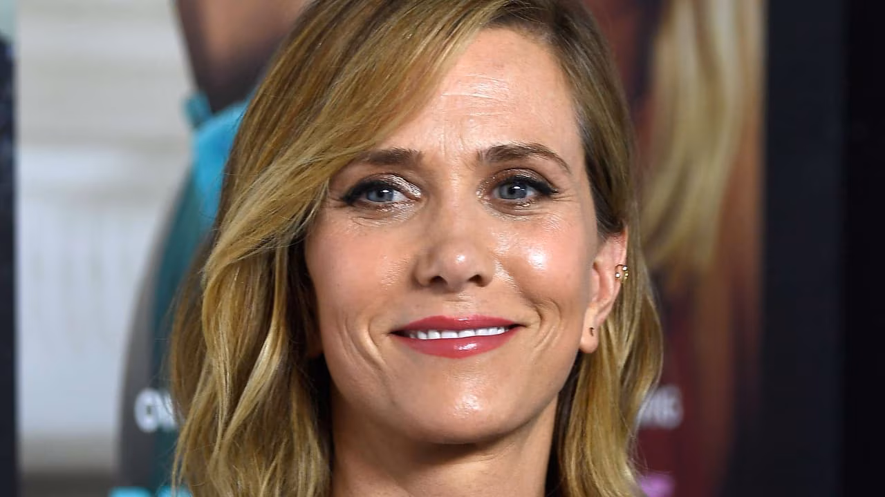 Kristen Wiig fans stunned by her appearance at Chanel Paris show