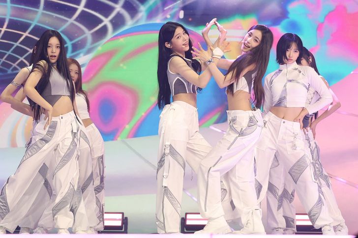 Members of K-pop girl group A2O LITE perform during A2O Entertainment's global debut showcase, 'Welcome to Soulite From A2O SOUL A2O LITE,' at KINTEX in Goyang, Gyeonggi Province, Oct. 12. Yonhap
