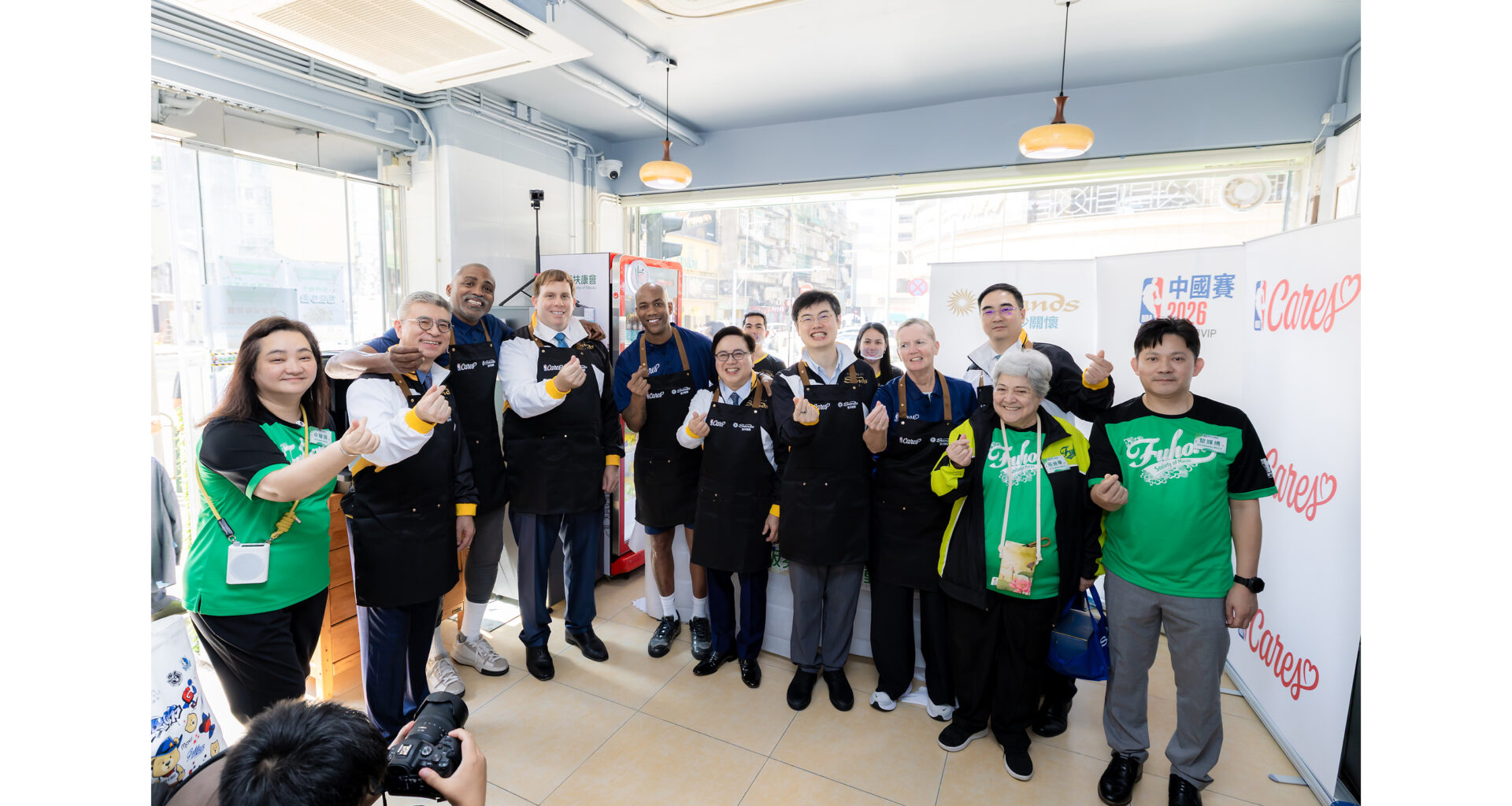 Sands China Joins Hands with NBA Legend to Distribute Boxed Lunches to the Macao Community